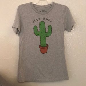 “Free Hugs” cactus tee